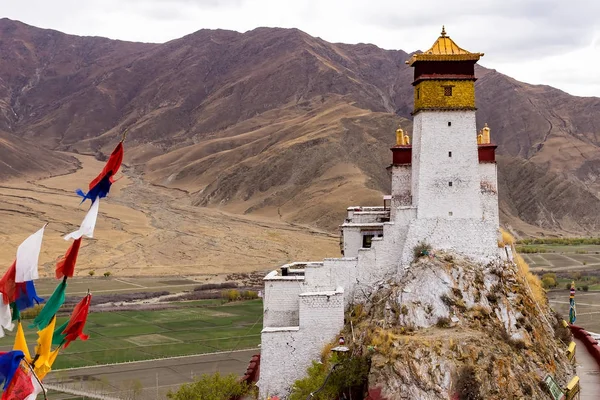 Yumbulakhang 궁전, Yarlung 밸리-티베트를 내려다 — 스톡 사진