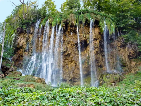 Vattenfallen i nationalparken Plitvice - Kroatien — Stockfoto