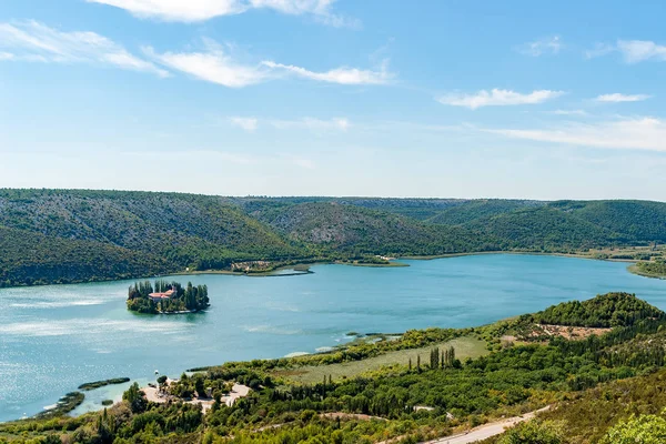 Острів Visovac монастиря в Національний парк Крка - Далмації, Хорватія — стокове фото