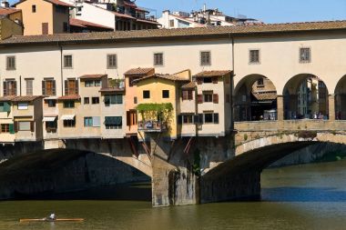 Ponte Vecchio closeup eski köprünün üzerinde nehir Arno - Floransa, Toskana, İtalya