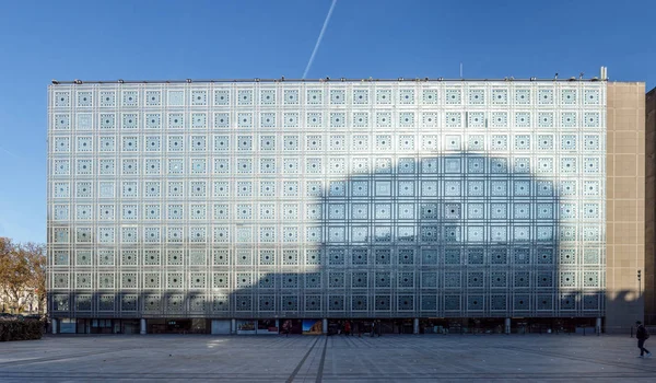 Arabimaailman instituutin rakennus - Pariisi, Ranska — kuvapankkivalokuva