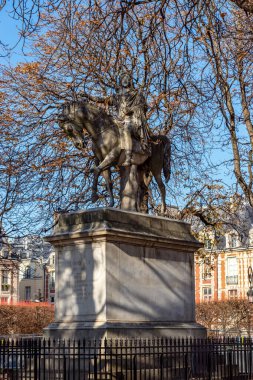 Louis Xiii Heykeli - Place des Vosges, Paris, Fransa