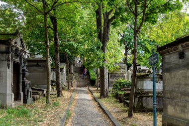 Pere Lachaise Mezarlığı'ndaki mezarlar - Paris, Fransa