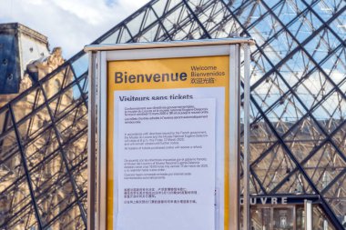 Coronavirus epidemisi yüzünden Louvre Müzesi kapatıldı - Paris, Fransa