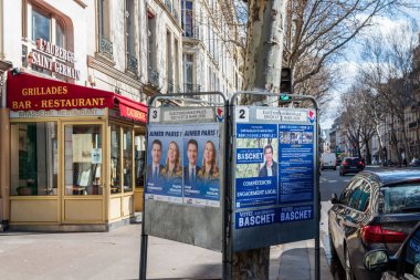 Paris 'te 2020 Fransa belediye seçimleri için resmi kurullar