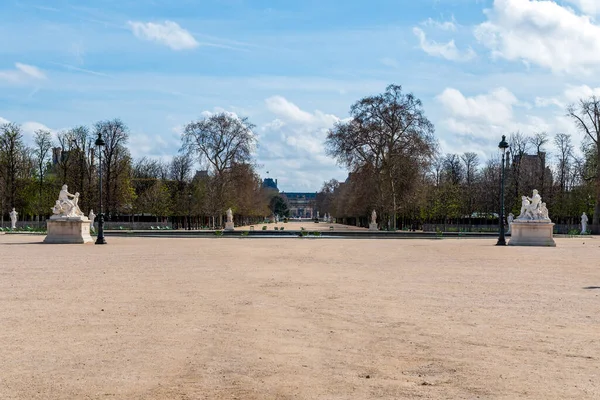 Jardin des Tuileries encerrado por causa da epidemia de Coronavirus - Paris, França — Fotografia de Stock