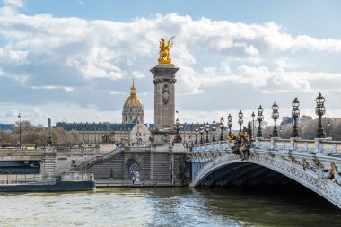 Kubbe des Invalides with Pont Alexandre III Bridge in front - Paris, Fransa