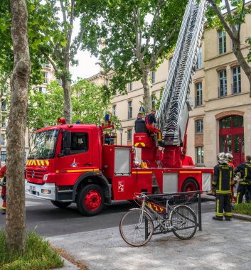İtfaiyeci eğitimi - Paris, Fransa