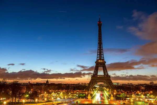 Nuit au jour le jour sur la tour Eiffel - Paris — Photo