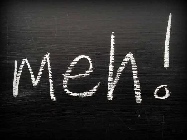 Het woord Meh geschreven op een schoolbord — Stockfoto
