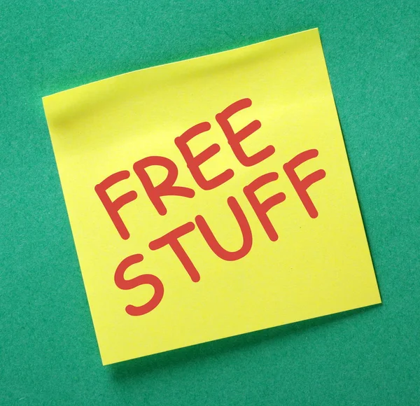 Free Stuff sarı yapışkan not — Stok fotoğraf