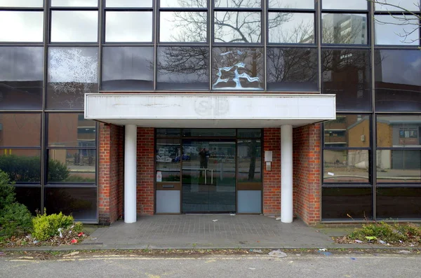 Edificio de oficinas abandonado en Inglaterra —  Fotos de Stock