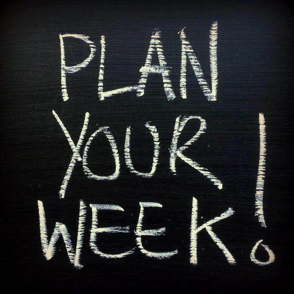 Planera din vecka meddelande på en svart tavla — Stockfoto
