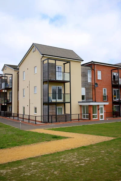 Modern appartementenblok in Engeland — Stockfoto