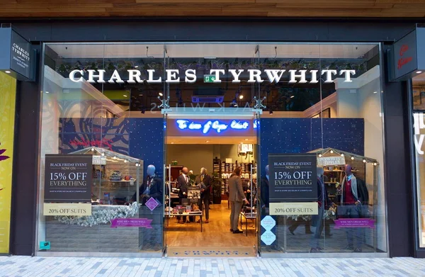 Bracknell England Nov 2017 Exterior Charles Tyrwhitt Store People Town — Stock Photo, Image