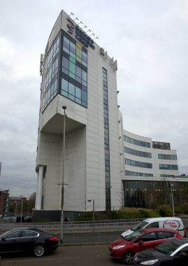 Bracknell, İngiltere - 06 Aralık 2017: Rating geçer önünde Bracknell ve Wokingham üniversite Binası, ileri eğitim okulu mezunları ve Bracknell, İngiltere'de yetişkinler için bir kaynak