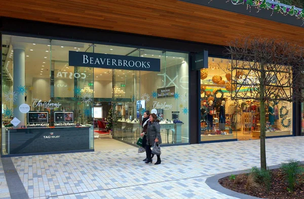 Bracknell Angleterre Déc 2017 Des Gens Passent Devant Bijouterie Beaverbrooks — Photo