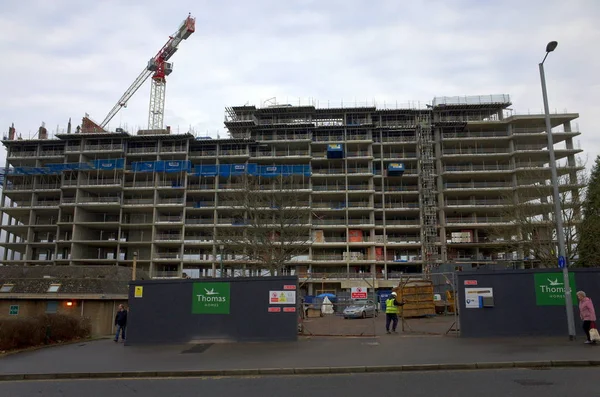 Bracknell England January 2018 Pedestrians Pass Site Worker Opens Gate — Stock Photo, Image