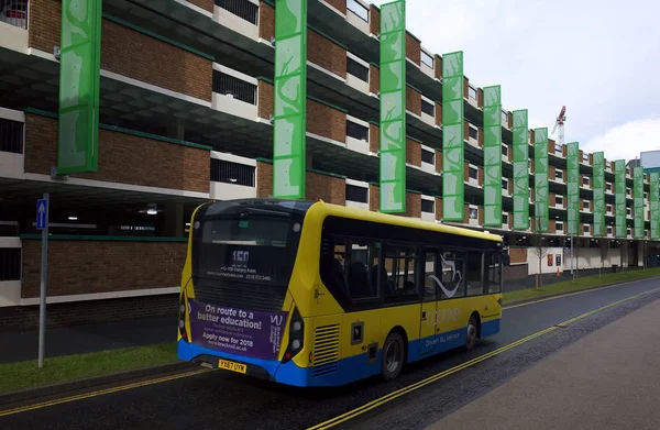 Bracknell England März 2018 Ein Nahverkehrsbus Der Firma Courtney Fährt — Stockfoto