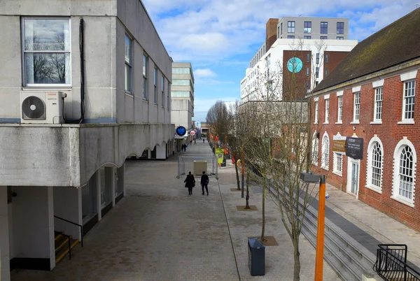 Bracknell Inglaterra Março 2018 Uma Vista Edifícios Antigos Modernos Longo — Fotografia de Stock