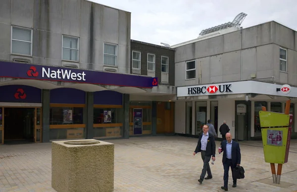 Bracknell England April 2018 Pedestrians Passing Adjoining Branches National Westminster — Stock Photo, Image