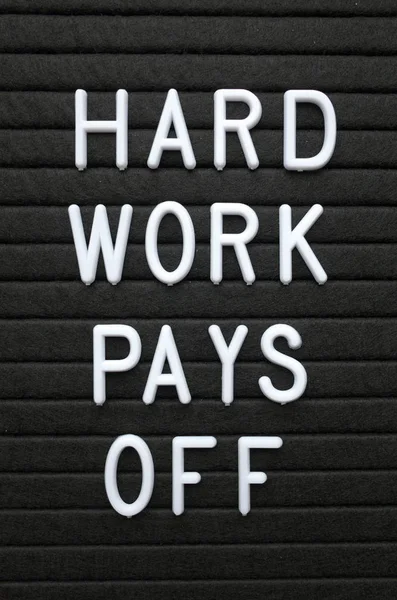 Frase Hard Work Pays White Plastic Letters Letter Board Concept —  Fotos de Stock