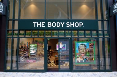 Bracknell, İngiltere - 30 Nisan 2018: Body Shop Dükkanı, Bracknell, İngiltere. Vücut dükkanı olan bir İngiliz kozmetik, Cilt Bakımı ve parfüm şirketi 1976 yılında Dame Anita Roddick tarafından kurulmuştur