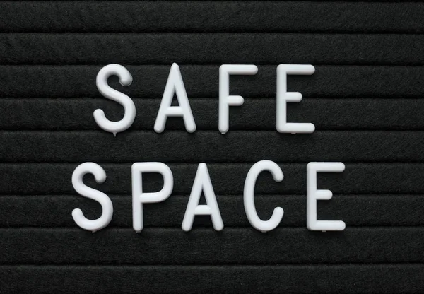 Words Safe Space White Plastic Letters Black Letter Board Indicate — Stock Photo, Image