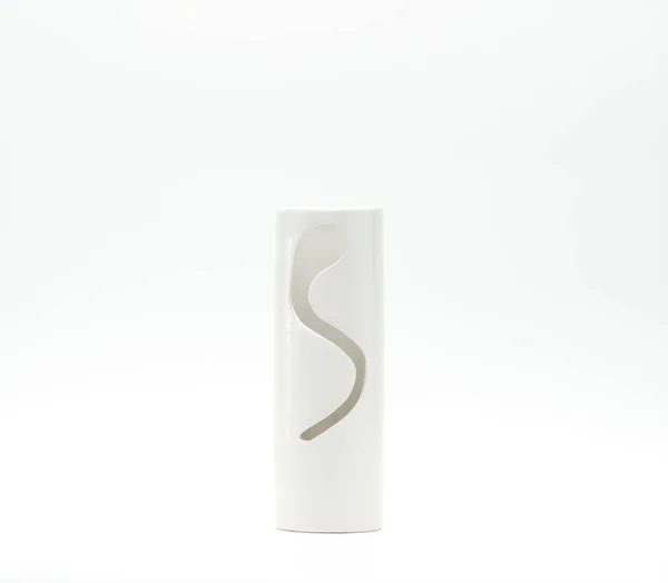 Jarrón de cerámica moderna con hermosos patrones aislados sobre fondo blanco — Foto de Stock