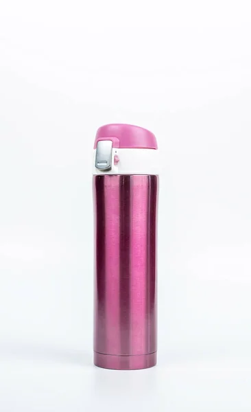 Botella de termo rosa aislada sobre fondo blanco con espacio para copiar — Foto de Stock