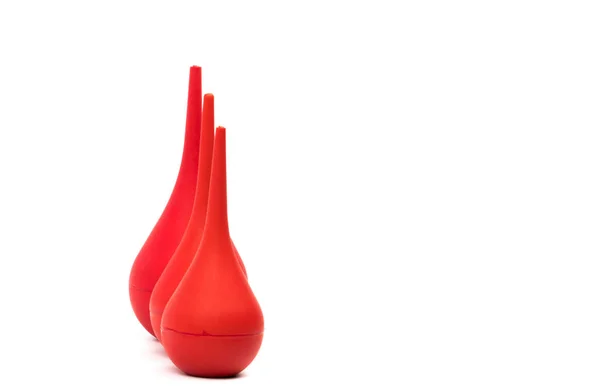Маленький, средний и большой размер красного шприца шар изолирован на белом фоне — стоковое фото