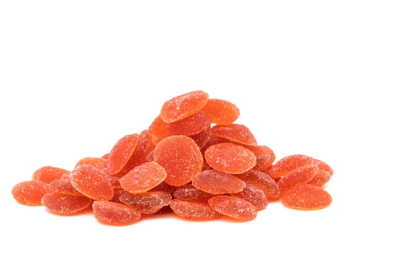 Tumpukan jeruk rasa vitamin pastille dengan jalur kliping. Multivitamin gummy untuk anak-anak menjadi konsep yang sehat — Stok Foto