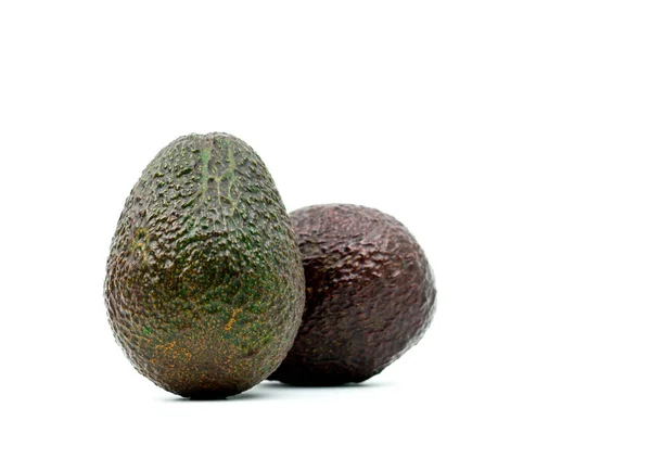 Avocado geïsoleerd op een witte achtergrond met uitknippad. Bron van omega 3 van natuurvoeding — Stockfoto