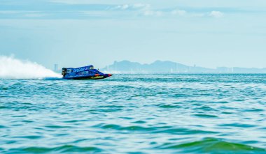 Chonburi, Tayland-26 Kasım 2017: F1 teknede güzel gökyüzü ve deniz Bangsaen güç tekne 2017 Bangsaen Beach Tayland içinde