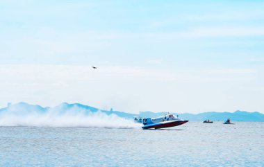 Chonburi, Tayland-26 Kasım 2017: F1 tekneye Bangsaen güç tekne 2017 Bangsaen Beach Tayland