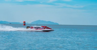 Chonburi, Tayland-26 Kasım 2017: F1 tekneye Bangsaen güç tekne 2017 Bangsaen Beach Tayland