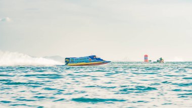 Chonburi, Tayland-26 Kasım 2017: F1 tekneye Bangsaen güç tekne 2017 Bangsaen Beach Tayland