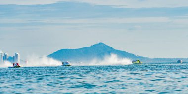 Chonburi, Tayland-26 Kasım 2017: F1 tekneye Bangsaen güç tekne 2017 Bangsaen Beach Tayland