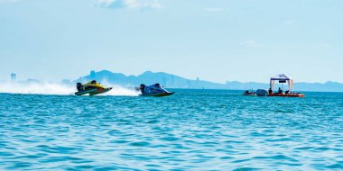 Chonburi, Tayland-26 Kasım 2017: F3 teknede güzel gökyüzü ve deniz Bangsaen güç tekne 2017 Bangsaen Beach Tayland içinde
