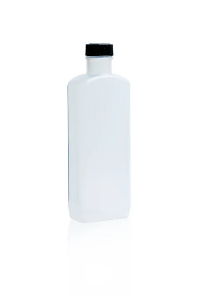 White medicine bottle with black cap and blank label isolated on white background with copy space. PET (Polyethylene terephthalate) plastic bottle container use in pharmaceutical industry packaging. — Stock Photo, Image