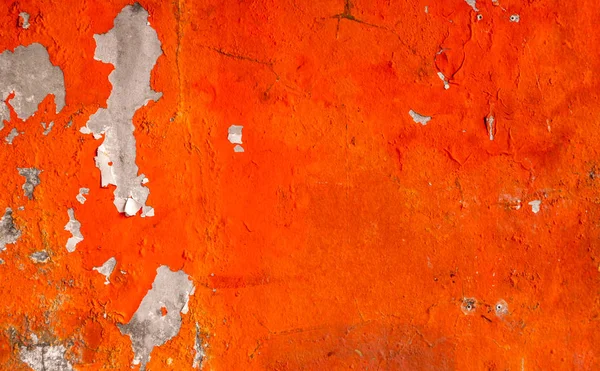 Cor laranja pintada na parede de concreto estão descascando. Parede velha e suja textura fundo com espaço . — Fotografia de Stock