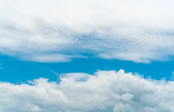 Beautiful blue sky and white cumulus clouds abstract background. Cloudscape background. Blue sky and fluffy white clouds on sunny day. Nature weather. Cotton feel texture. White soft clouds background — Stock Photo, Image