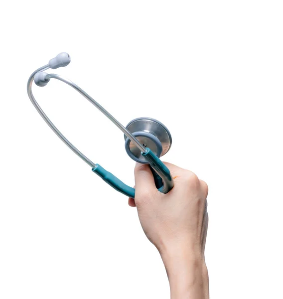 Hand hålla stetoskop isolerad på vit bakgrund. Hälsokontroll. Sjukvård och medicin bakgrund. Diagnostiskt medicinskt verktyg för patientdiagnos. Hjärtläkare. Hjärtvård och hälsovård. — Stockfoto