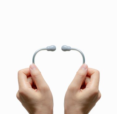 Steteskop beyaz arka planda izole edilmiş. Sağlık kontrolü. Sağlık ve tıp geçmişi var. Hastanın teşhisi için tıbbi bir araç. Kardiyoloji doktoru. Kalp bakımı ve sağlık hizmeti.