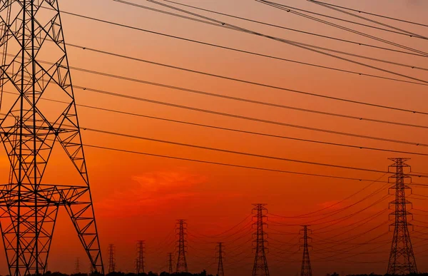 Silhouet Hoogspanning Elektrische Pyloon Elektrische Draad Met Een Oranje Hemel — Stockfoto
