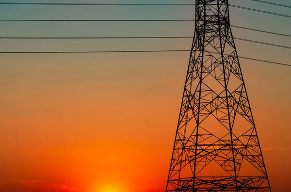 Silhouet Hoogspanning Elektrische Pyloon Elektrische Draad Met Een Oranje Hemel — Stockfoto