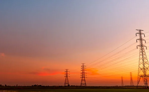 Hoogspanning Elektrische Pyloon Elektrische Draad Met Zonsondergang Hemel Elektriciteitspalen Energie — Stockfoto