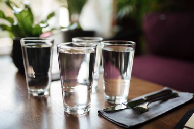 Gözlük Restoran tablo su ile fotoğraf kapatmak