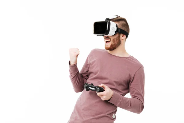 Genç portresi joystick ile sanal gerçeklik bardaklarda elinde duran ve 