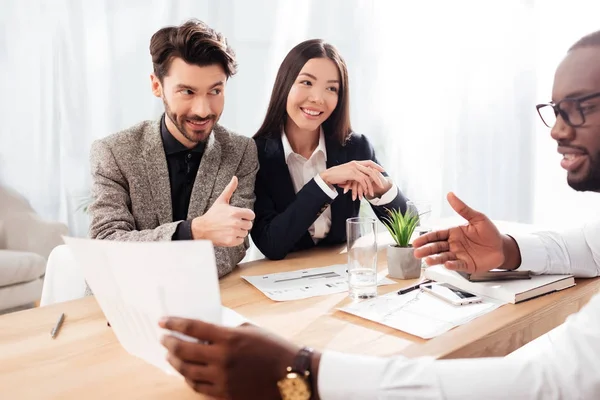 Portrait Young Cheerful Multinational Businessmen Businesswoman Sitting Table Discussing New — Stock Photo, Image